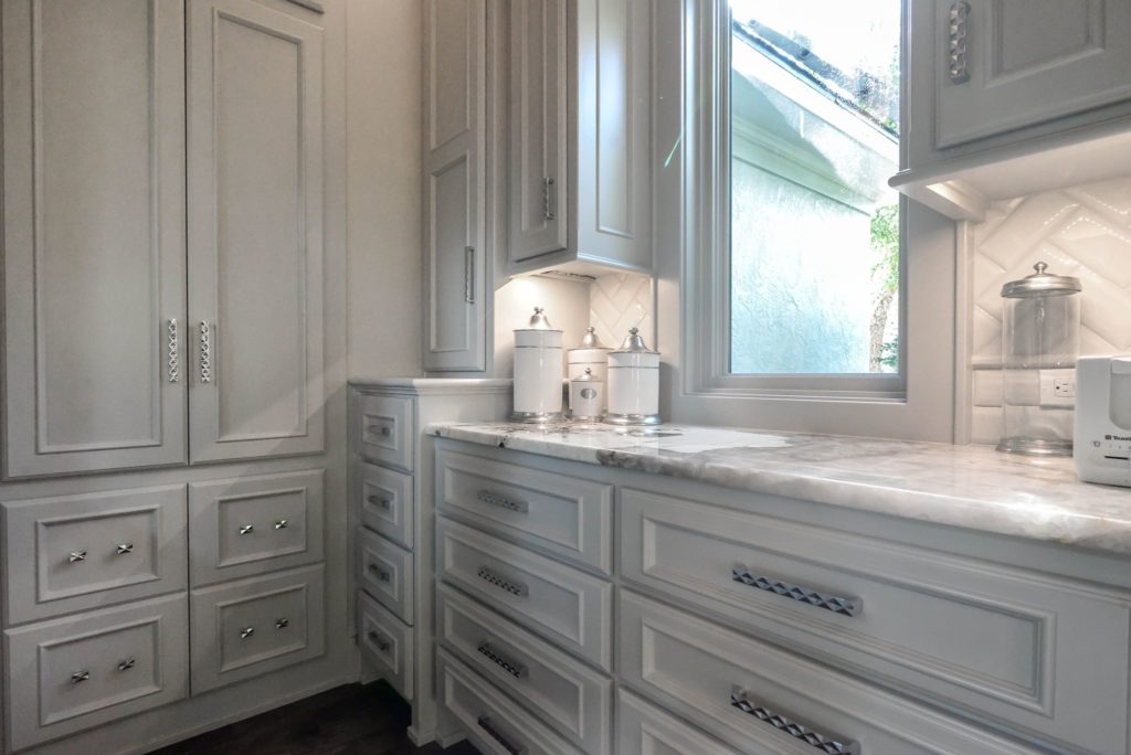 custom bathroom cabinets and vanities